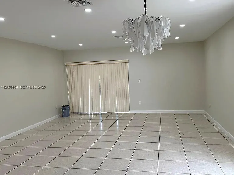 3232 Village Green Dr — Photo 3