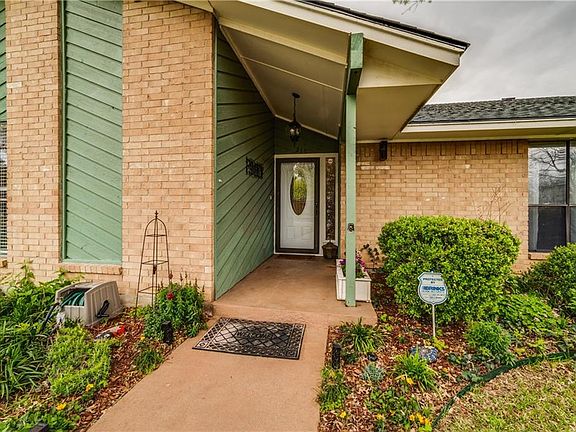 4th image of 215 Meadow Creek Dr