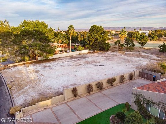 5th image of 3015 La Mesa Dr