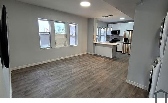 5th image of 4101 W Grenshaw St #1