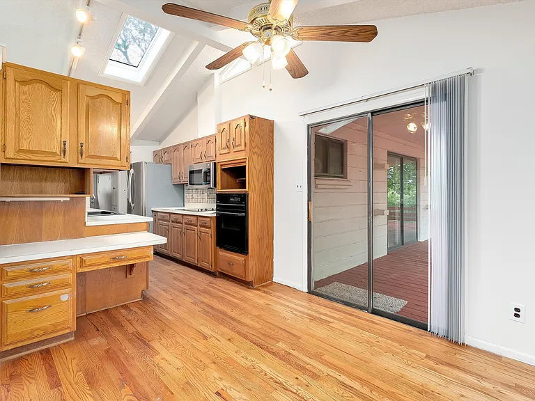 850 W Chenango Ave — Photo 5