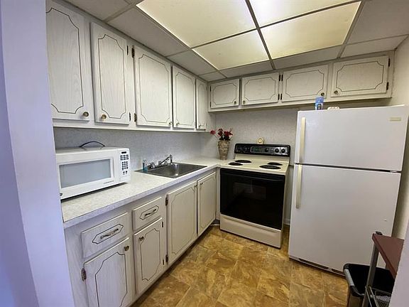 4th image of 321 Camden Dr