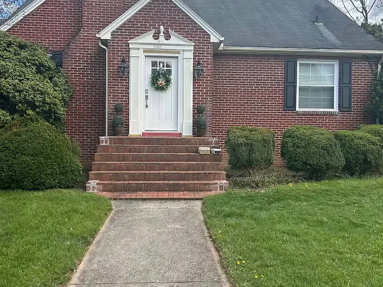 2458 Chestnut Ave — Photo 1