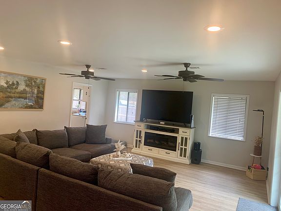 4th image of 438 Martin Rd