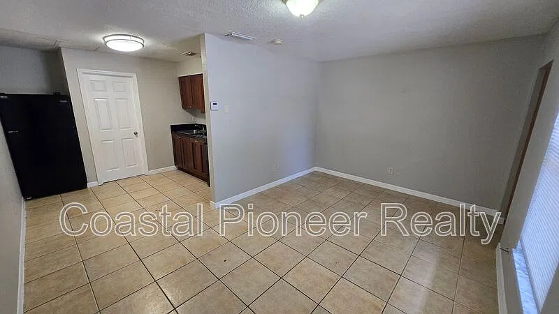 1 bed, 1.0 bath, 721 sqft, $1,125 — Photo 2