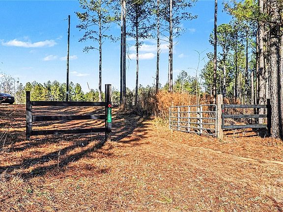 2nd image of 2285 Cherokee Road