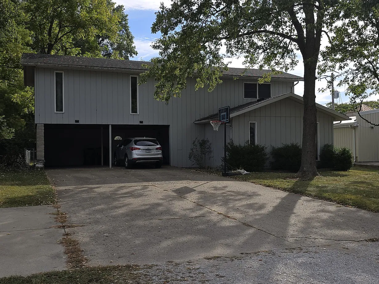 2 bed, 950 sqft, $1,300 — Photo 1
