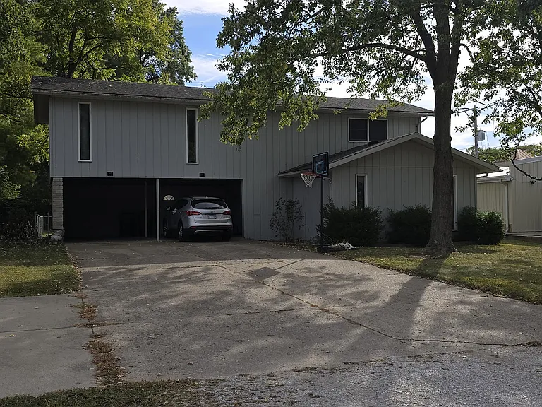 108 Willow Rd — Photo 1