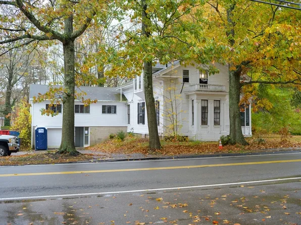 84 South St, Foxboro, MA 02035