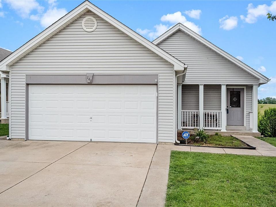 1st image of 140 Autumn Oaks Dr