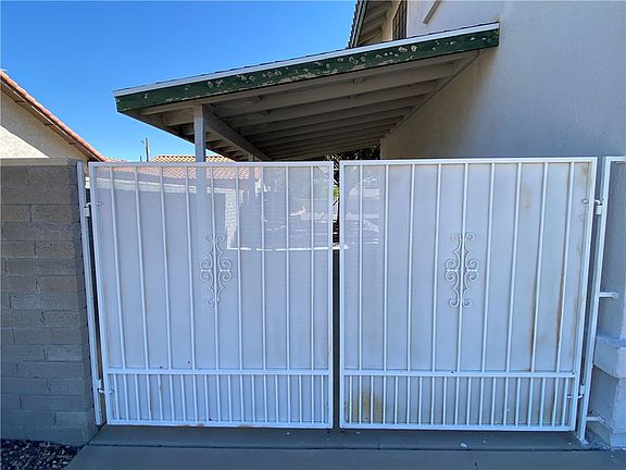 5th image of 909 Foothill Ave