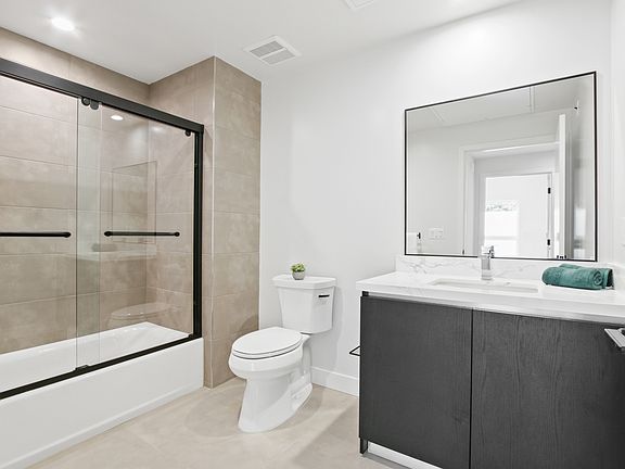 4th image of 1530 S Hayworth Ave #102