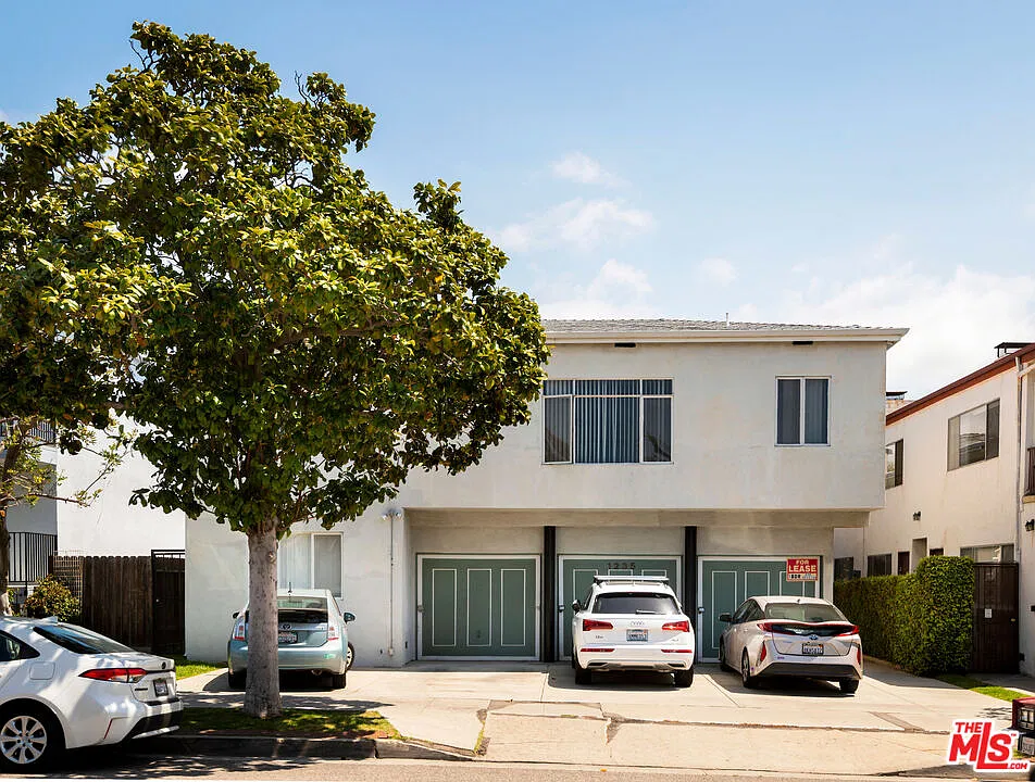 1 bed, 1.0 bath, 700 sqft, $2,400 — Photo 2