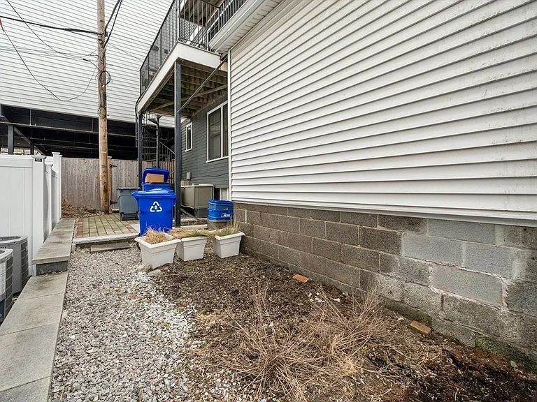 528 E 3rd St #1 — Photo 14
