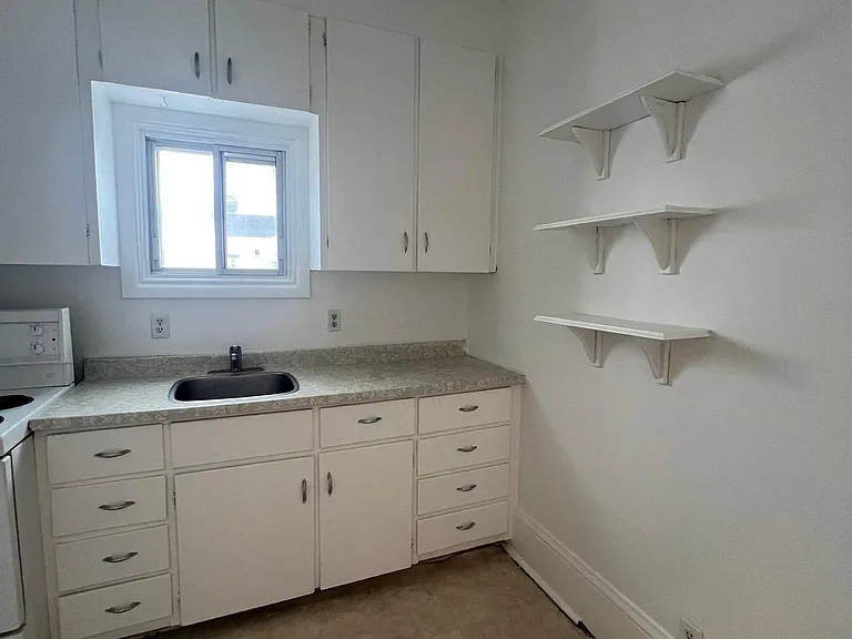 362 Friel St — Photo 9
