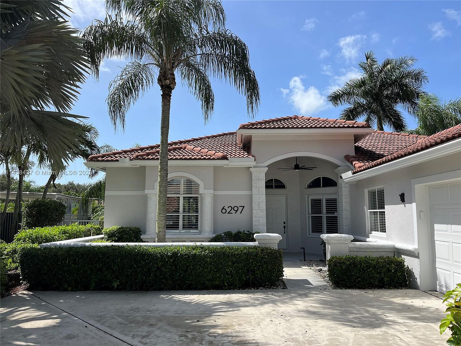 6297 Old Medinah Cir