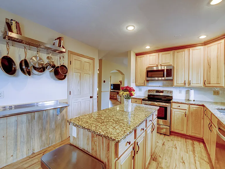 370 Kelhi Ct — Photo 9