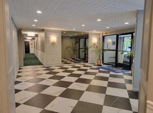 11720 Edgewater Dr APT 608, Lakewood, OH 44107