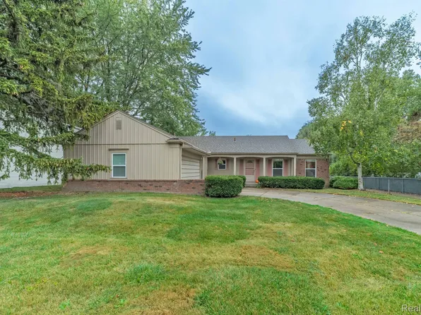35390 Hatherly Pl, Sterling Heights, MI 48310