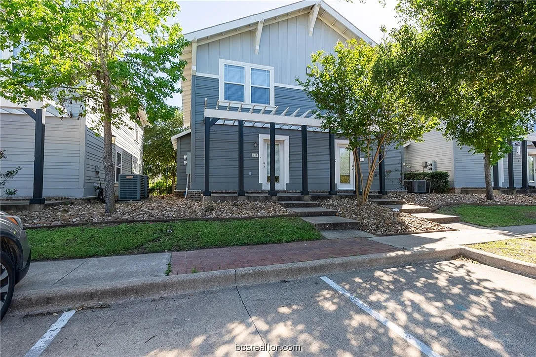 2 bed, 2.5 bath, 1052 sqft, $1,200 — Photo 1