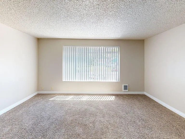 240 W Furnish Ave #8 — Photo 9