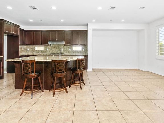 2nd image of 955 S Oakhaven Cir