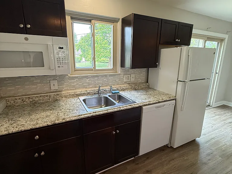 1431 Edgeorge St — Photo 7