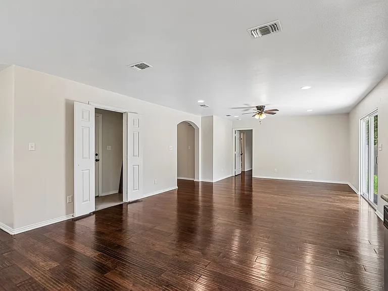 3017 N Hickory St — Photo 7