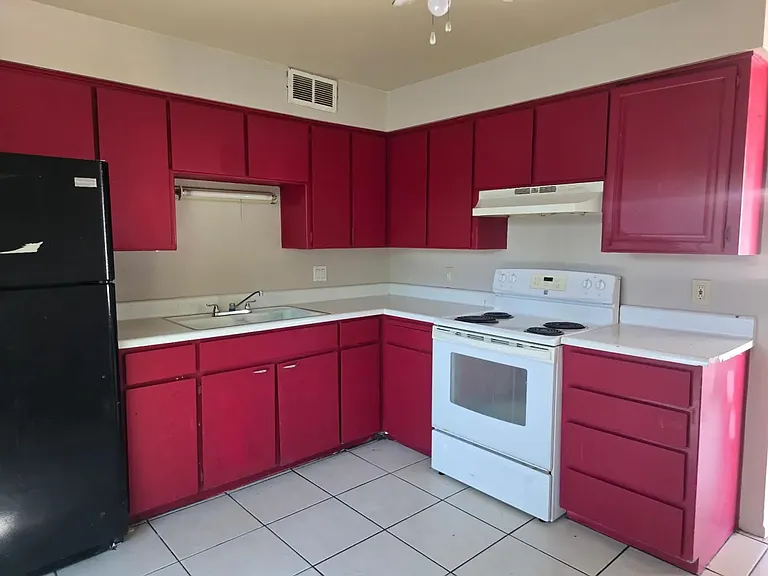 2324 W Orangewood Ave #5 — Photo 2