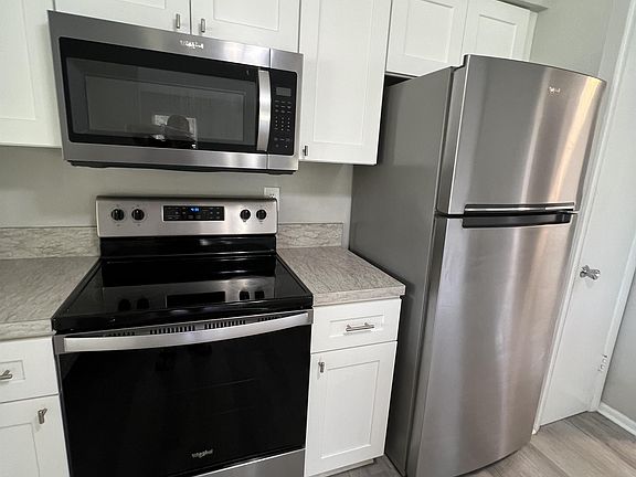 5th image of 1920 W Lakeview Blvd #1