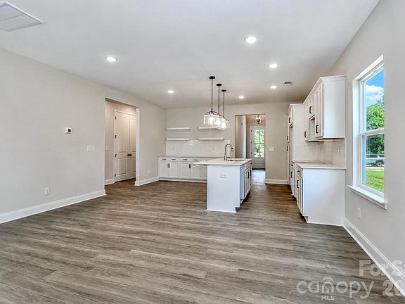 4th image of 111 Honeycomb Ct