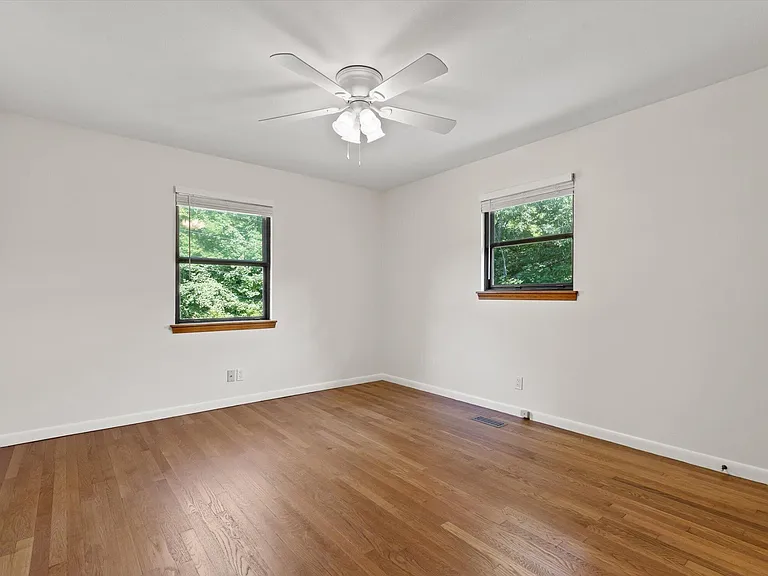 517 Randall St — Photo 16