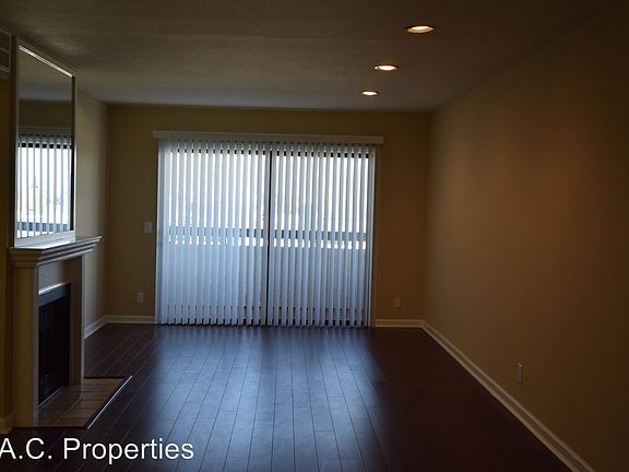 3rd image of 3960 Carpenter Ave APT 205