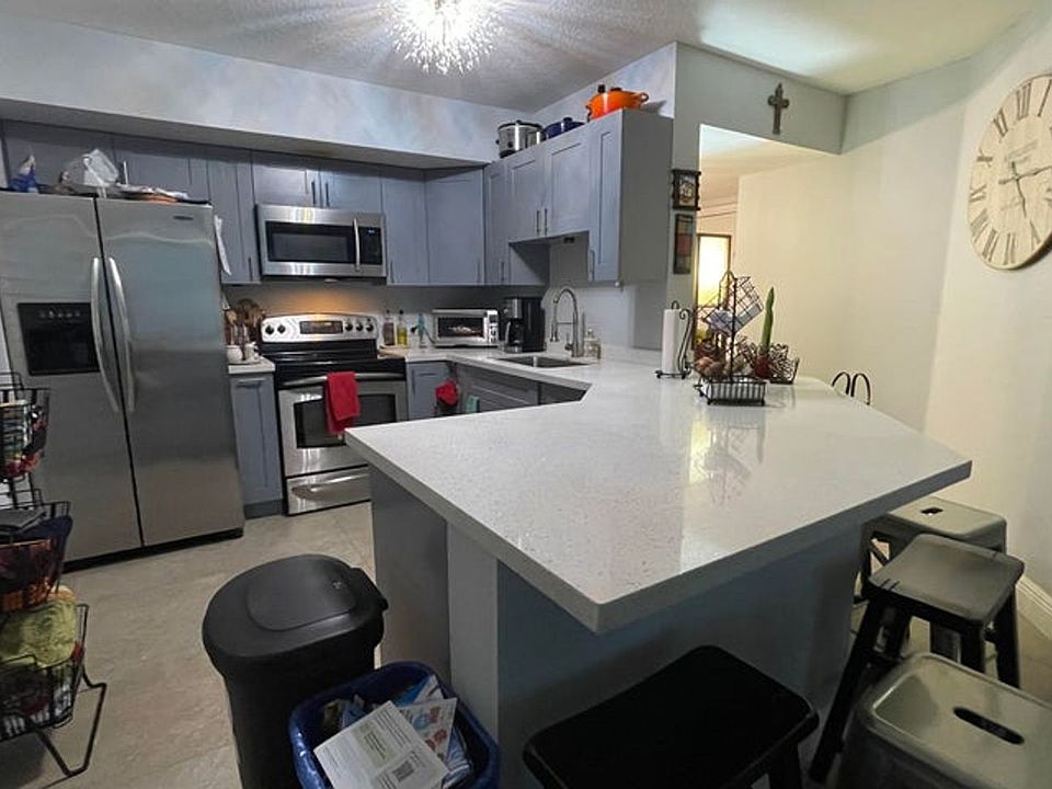 1st image of 216 Villa Cir