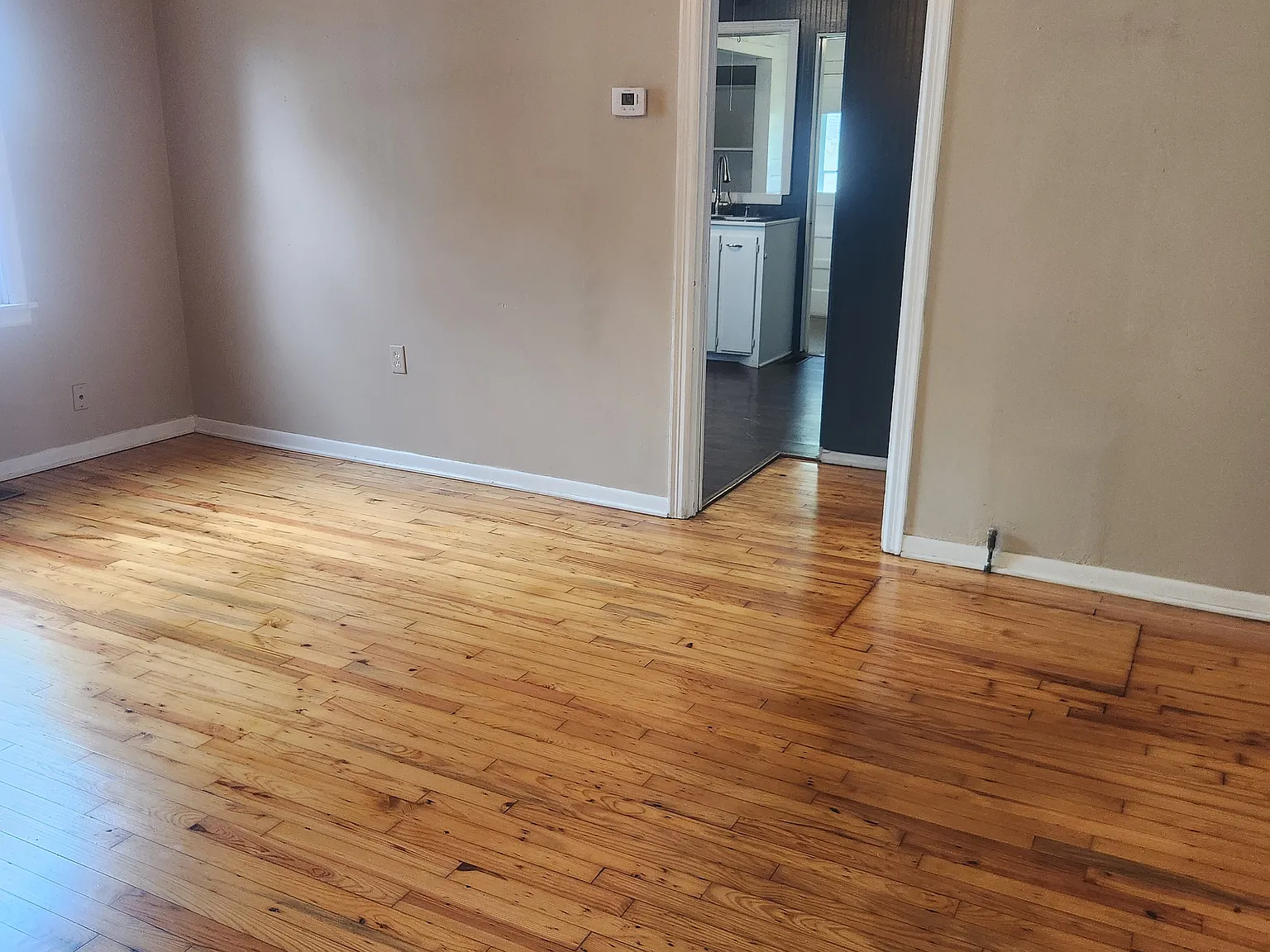 2 bed, 855 sqft, $750 — Photo 2