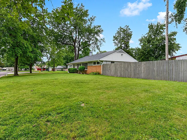 2844 Westlawn St — Photo 31