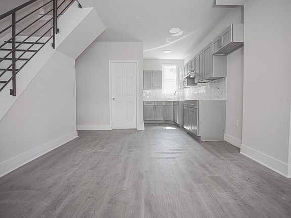 5th image of 1331 W Silver St #47