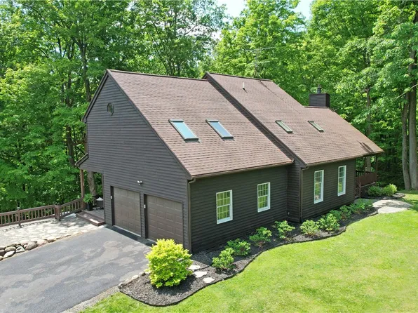 4062 Whitetail Dr, Canandaigua, NY 14424