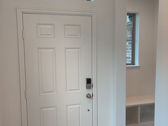 4th image of 246 Blackborrow Dr