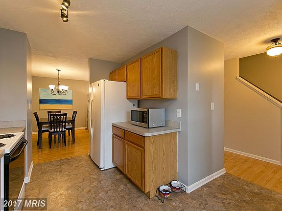 3rd image of 128 Equestrian Dr