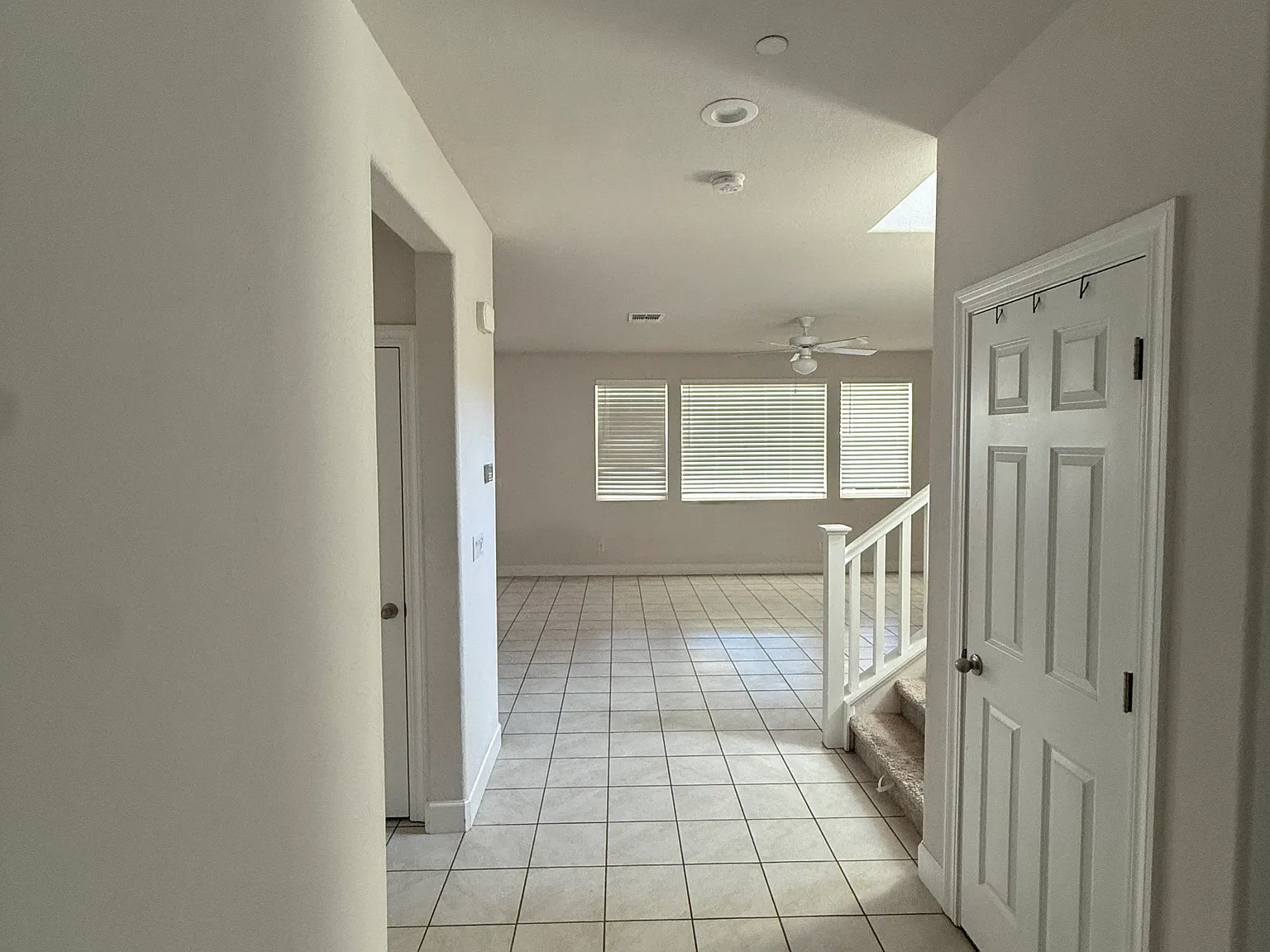 4 bed, 2.5 bath, 2720 sqft, $3,300 — Photo 2