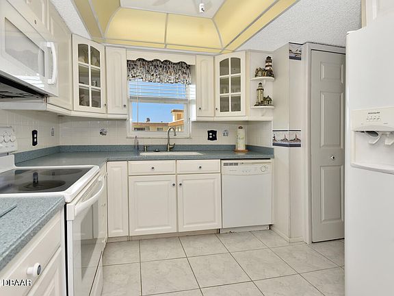 4th image of 2294 Ocean Shore Blvd #5020