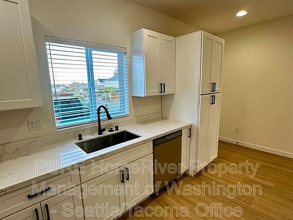 4th image of 4749 Court R