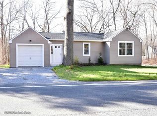 941 Chopmist Hill Rd, Scituate, RI 02857