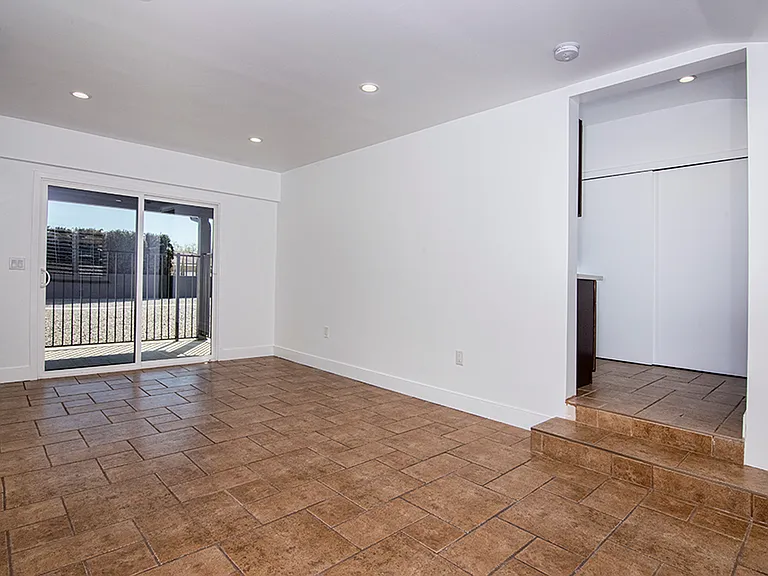 562 W 18th St #B — Photo 7