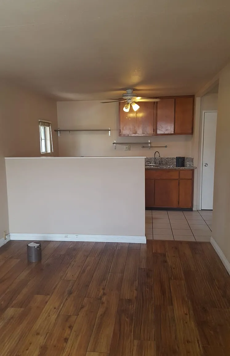 209 N Verdugo Rd — Photo 2