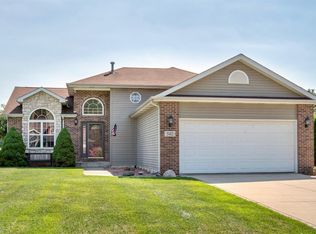 542 Scenic View Ave, Valparaiso, IN 46385