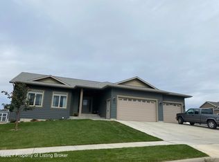 1326 Marilyn Way, Dickinson, ND 58601