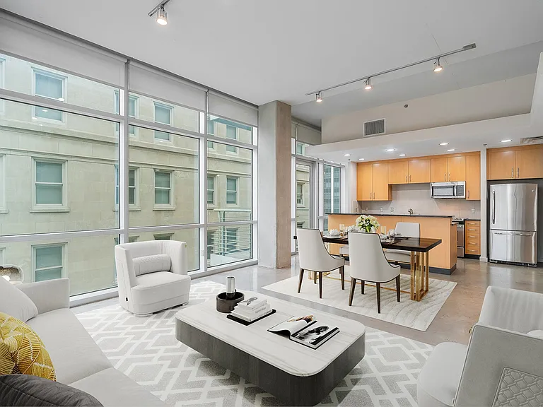 Main 3 Downtown — Photo 18