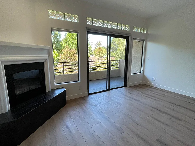4477 Woodman Ave #209 — Photo 11